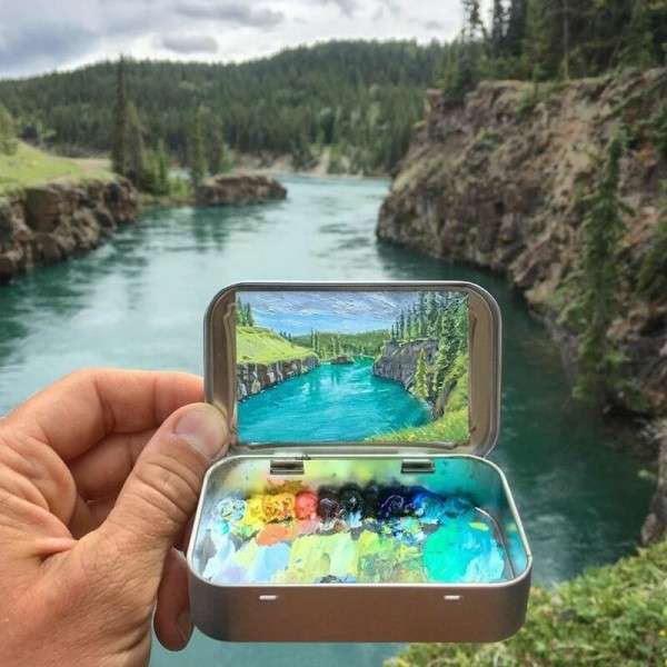 Художник рисует мини-копии пейзажей в коробочках из-под леденцов Художник рисует мини-копии пейзажей в коробочках из-под леденцов
