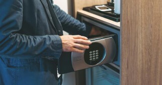 Генконсульство РФ на Мальдивах: Участились кражи денег и телефонов в отелях Генконсульство РФ на Мальдивах: Участились кражи денег и телефонов в отелях