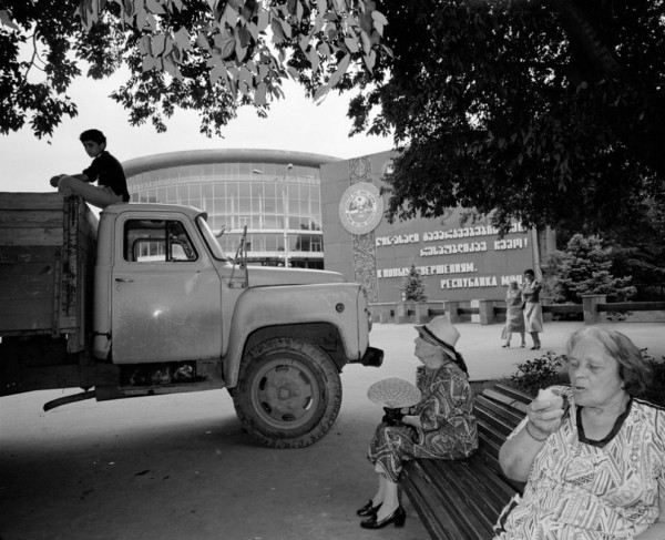 Сочи — российская ривьера 1988 года в фотографиях Карла де Кейзера Сочи — российская ривьера 1988 года в фотографиях Карла де Кейзера